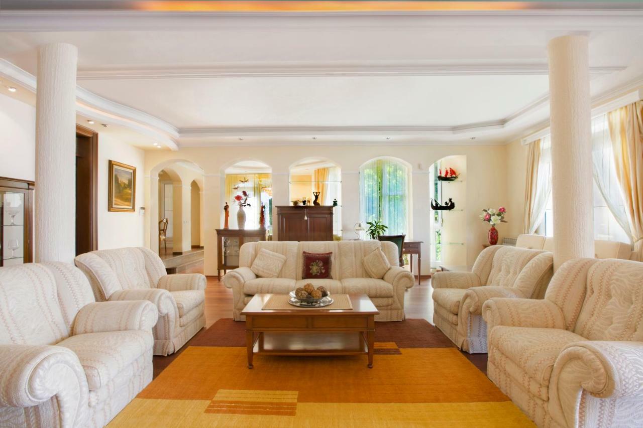 Royal Holiday Apartments Sveti Stefan Exterior foto